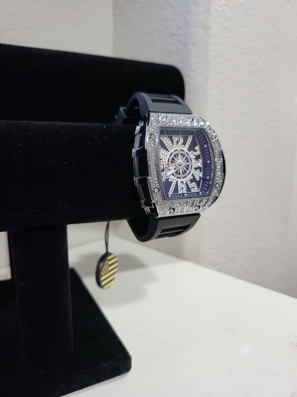 AJ Brand Black Iced-Out Watch – Luxury Silicone Strap Fashion Timepiece