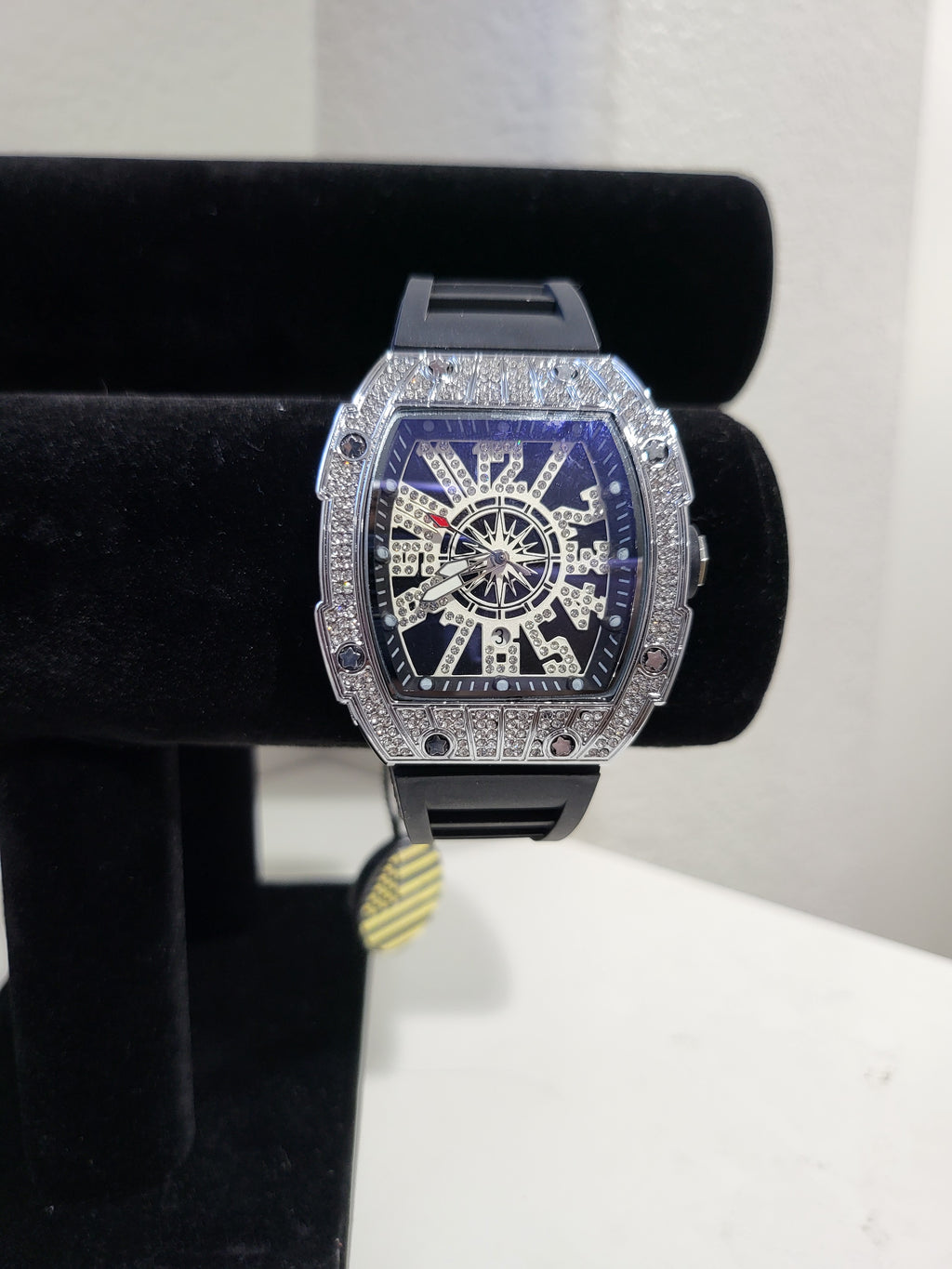 AJ Brand Black Iced-Out Watch – Luxury Silicone Strap Fashion Timepiece