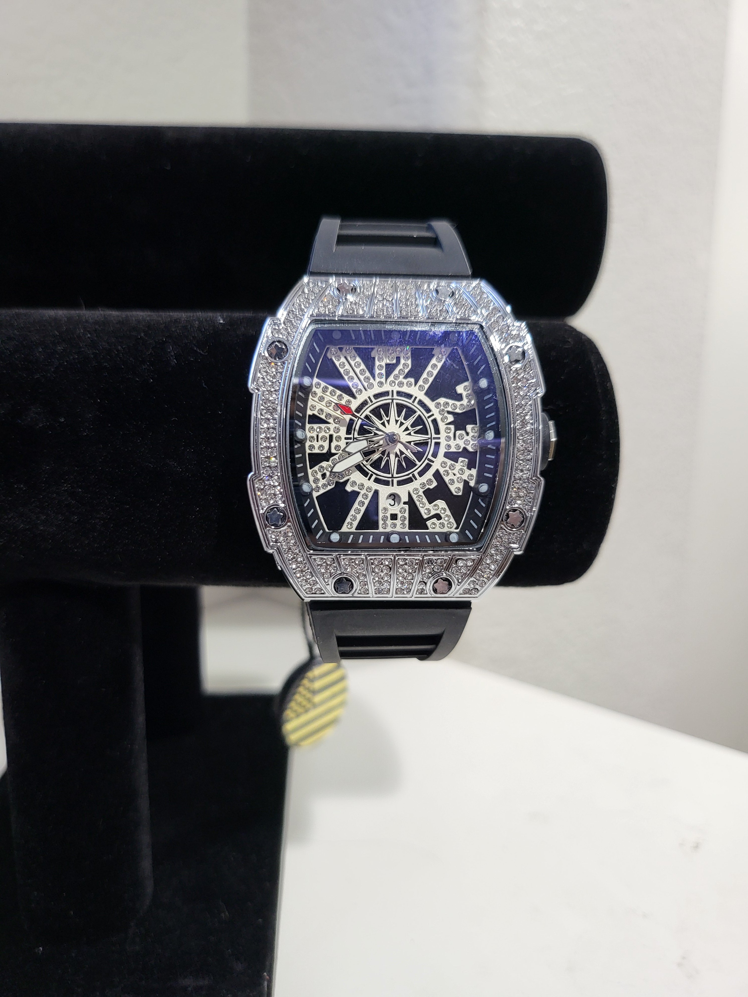AJ Brand Black Iced-Out Watch – Luxury Silicone Strap Fashion Timepiece