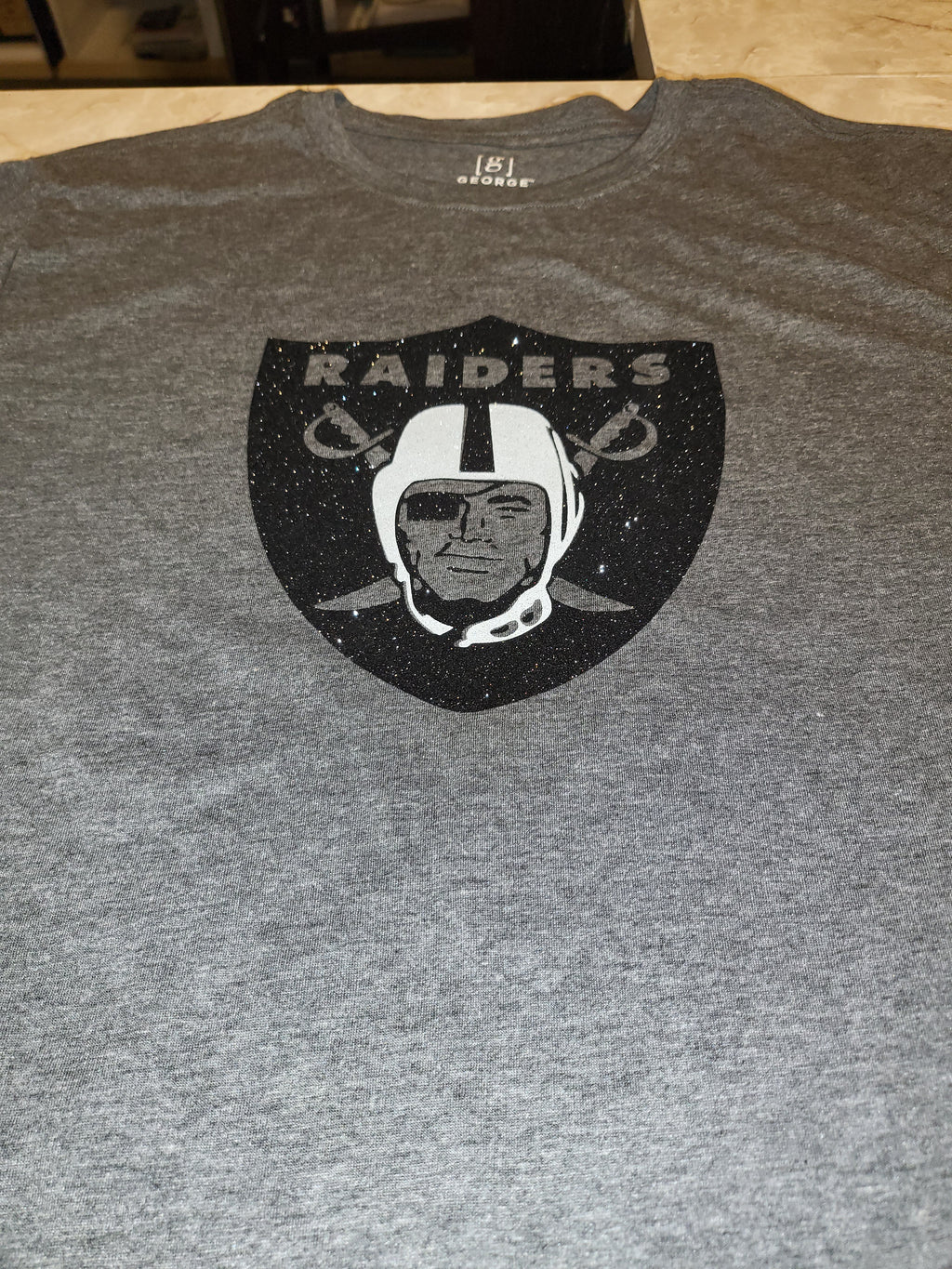 Las Vegas Raiders Glitter Logo T-Shirt – Silver & Black Sparkle Fan Tee (white helmet)