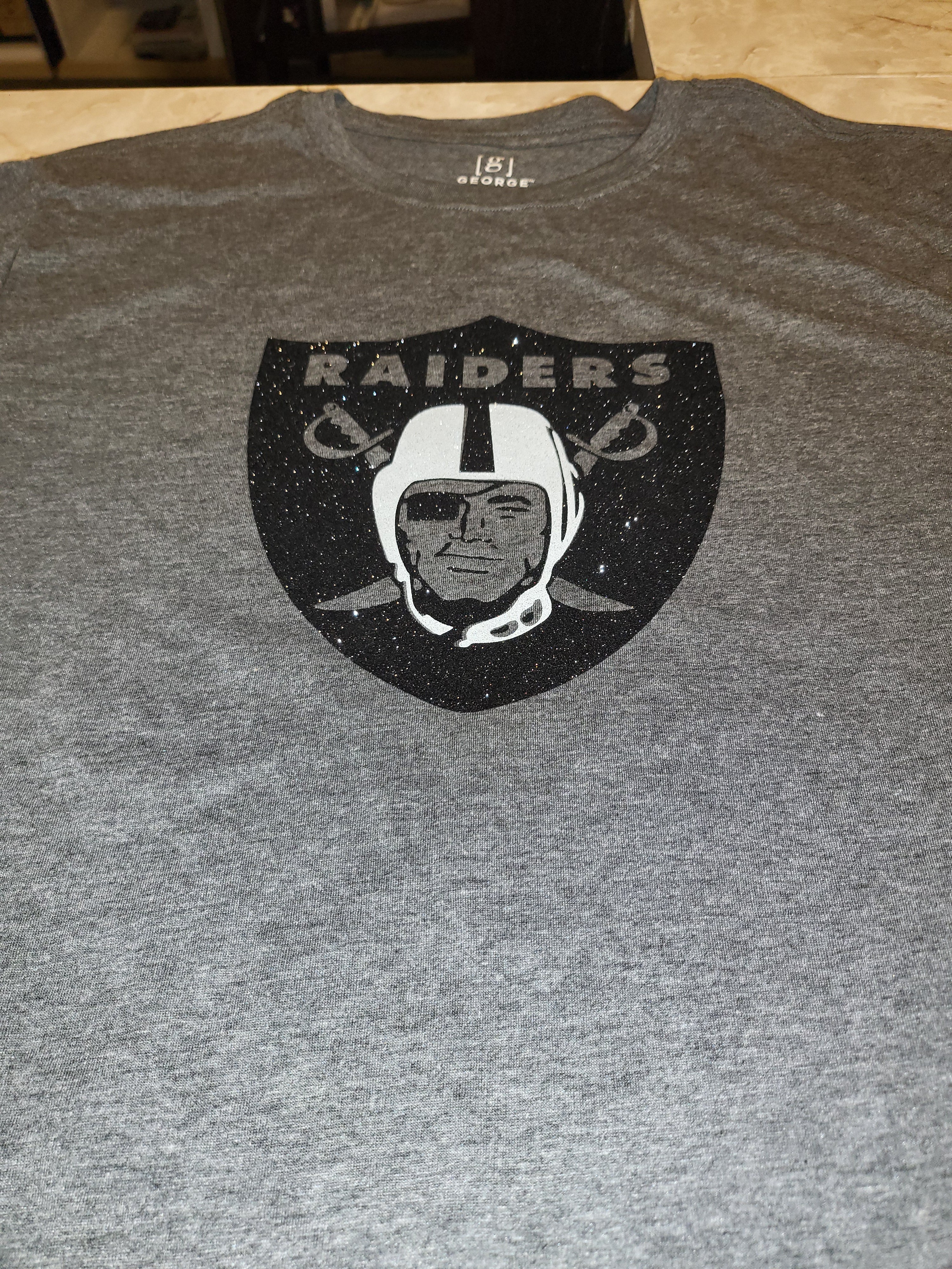 Las Vegas Raiders Glitter Logo T-Shirt – Silver & Black Sparkle Fan Tee (white helmet)