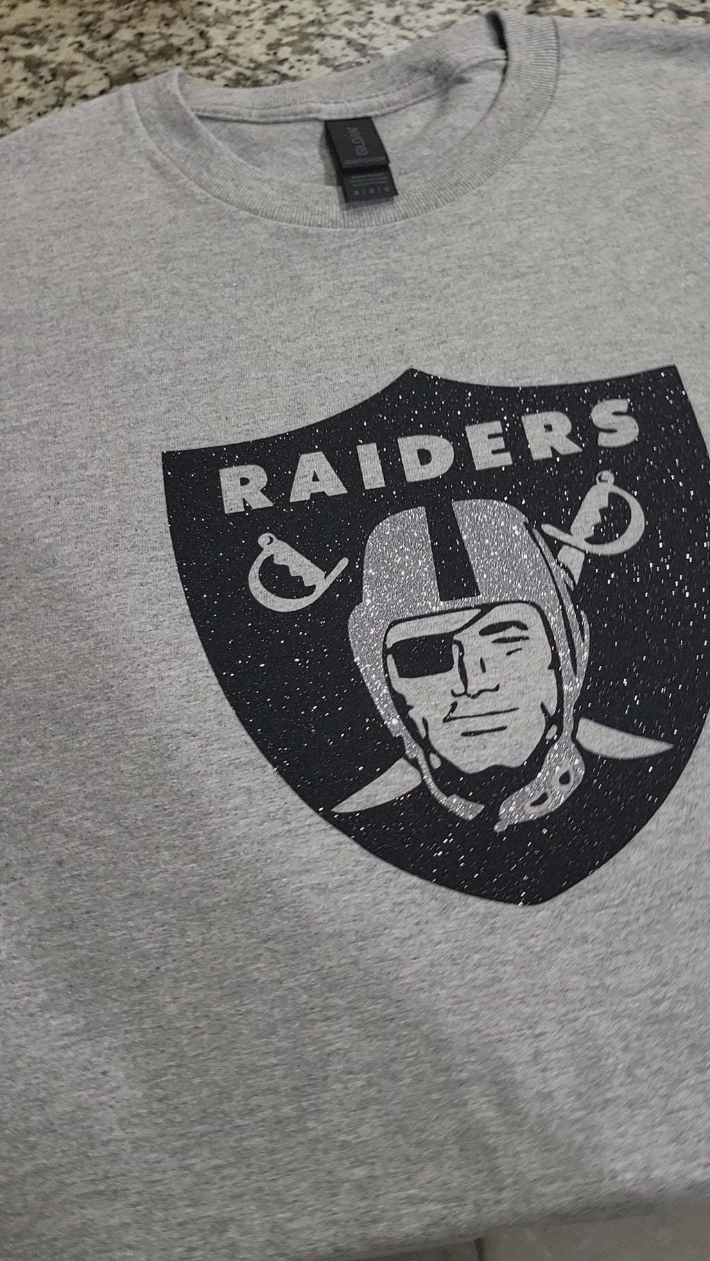 Raiders Glitter Logo T-Shirt – Silver & Black Sparkle Fan Tee (silver helmet)