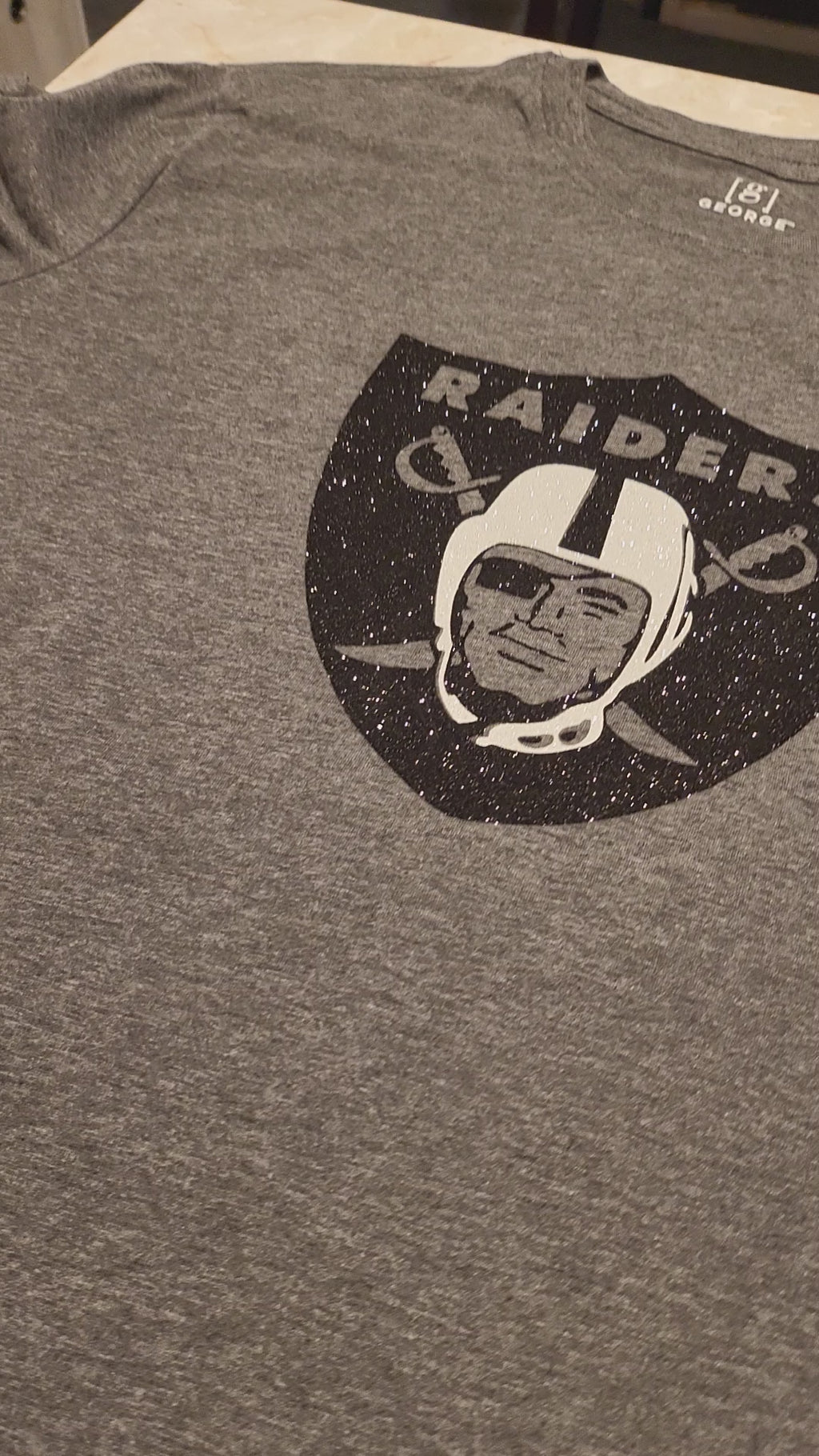 Las Vegas Raiders Glitter Logo T-Shirt – Silver & Black Sparkle Fan Tee (white helmet)